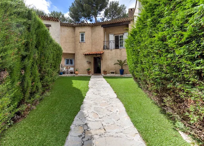 Villa In Antibes Domain With Tennis And Pools
