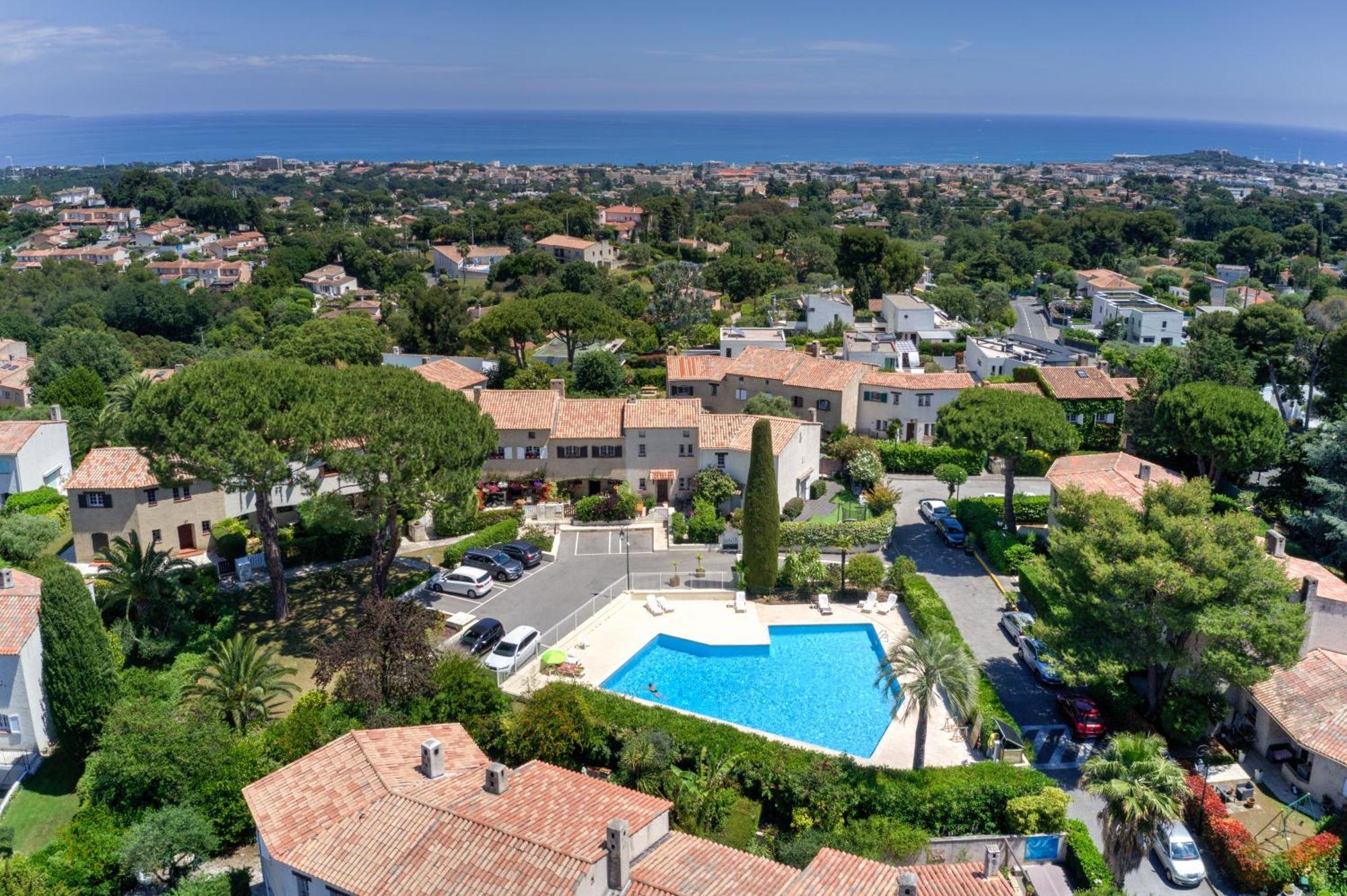 In Domain With Tennis And Pools Villa *