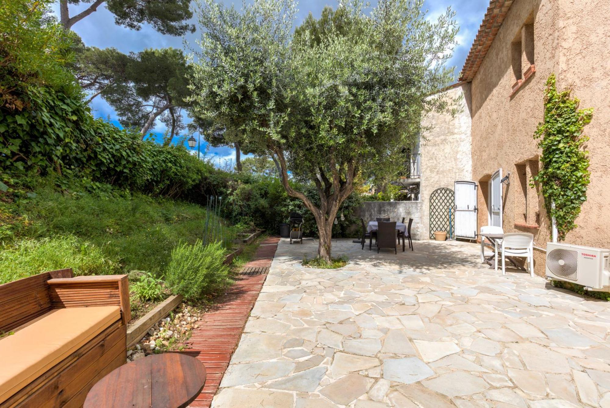 In Domain With Tennis And Pools Antibes